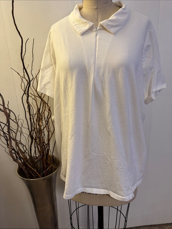 d&co Tops - Classic Short Sleeve Zip Polo Tee in White